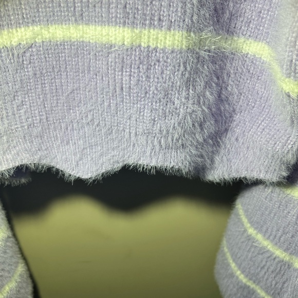 Cropped sweater for teens/juniors - Picture 3 of 4